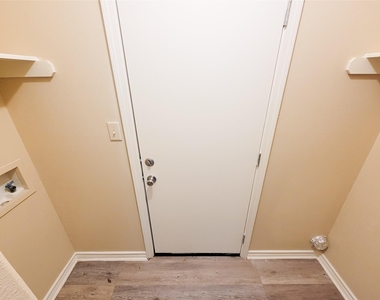 12700 Royal Green Drive - Photo Thumbnail 23