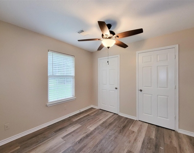 12700 Royal Green Drive - Photo Thumbnail 18