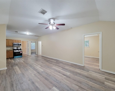 12700 Royal Green Drive - Photo Thumbnail 8
