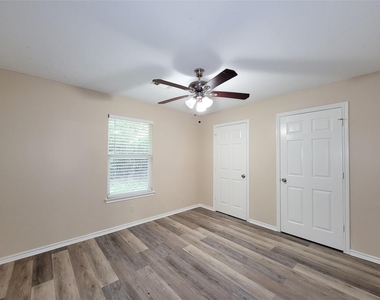 12700 Royal Green Drive - Photo Thumbnail 15