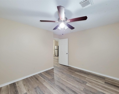 12700 Royal Green Drive - Photo Thumbnail 16
