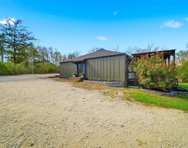 8052 Perry Lane - Photo Thumbnail 6