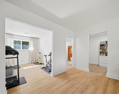 8052 Perry Lane - Photo Thumbnail 24