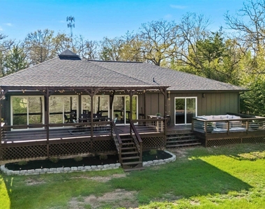 8052 Perry Lane - Photo Thumbnail 2