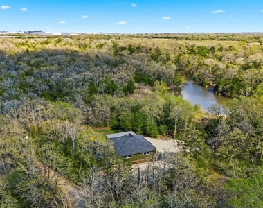 8052 Perry Lane - Photo Thumbnail 38
