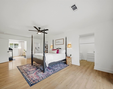 8052 Perry Lane - Photo Thumbnail 23