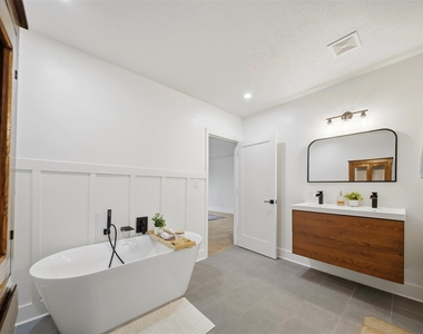 8052 Perry Lane - Photo Thumbnail 28
