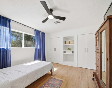 8052 Perry Lane - Photo Thumbnail 32