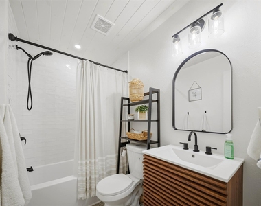 8052 Perry Lane - Photo Thumbnail 31