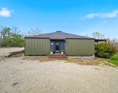 8052 Perry Lane - Photo Thumbnail 3