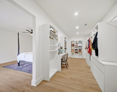 8052 Perry Lane - Photo Thumbnail 25