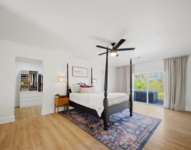8052 Perry Lane - Photo Thumbnail 22