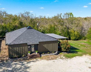 8052 Perry Lane - Photo Thumbnail 5