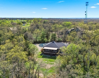 8052 Perry Lane - Photo Thumbnail 10