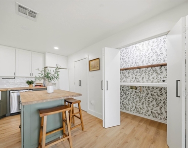 8052 Perry Lane - Photo Thumbnail 19