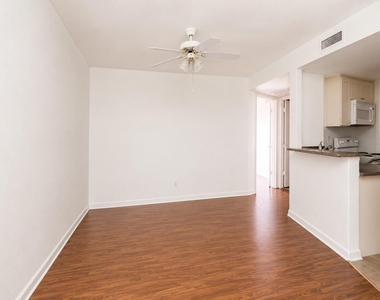10811 Richmond Avenue - Photo Thumbnail 7