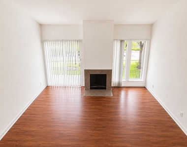 10811 Richmond Avenue - Photo Thumbnail 6