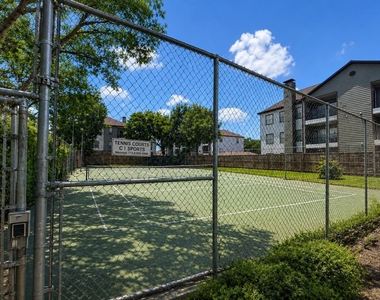 10811 Richmond Avenue - Photo Thumbnail 19
