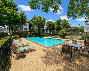 10811 Richmond Avenue - Photo Thumbnail 18