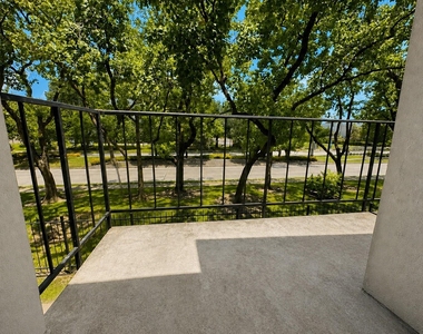 10811 Richmond Avenue - Photo Thumbnail 15