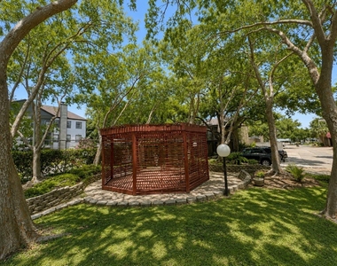 10811 Richmond Avenue - Photo Thumbnail 17