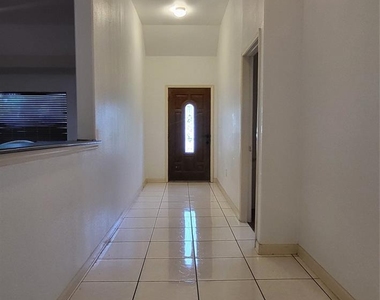 9734 La Vista Drive - Photo Thumbnail 2