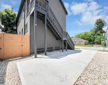 801 E 32nd 1/2 Street - Photo Thumbnail 36