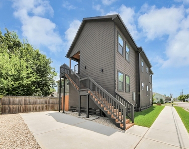 801 E 32nd 1/2 Street - Photo Thumbnail 34