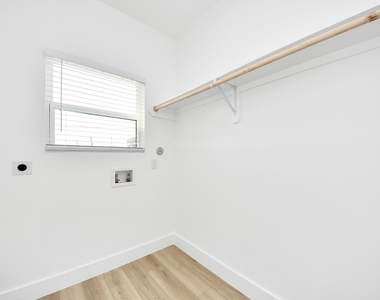 801 E 32nd 1/2 Street - Photo Thumbnail 29