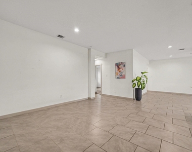4002 Itzle Island Court - Photo Thumbnail 7