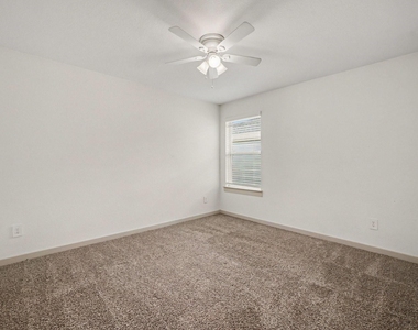 4002 Itzle Island Court - Photo Thumbnail 21