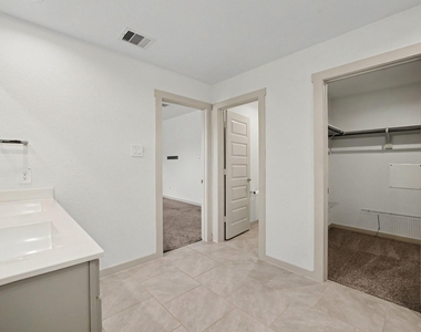 4002 Itzle Island Court - Photo Thumbnail 15