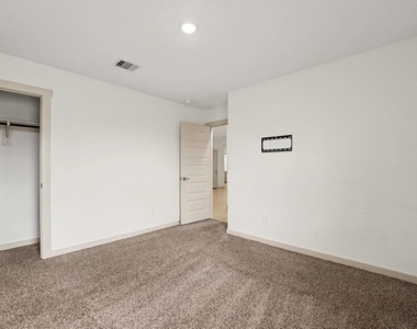 4002 Itzle Island Court - Photo Thumbnail 24