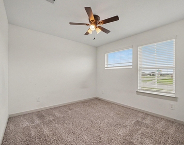 4002 Itzle Island Court - Photo Thumbnail 17