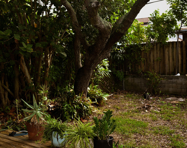 219 N Brevard Avenue - Photo Thumbnail 10