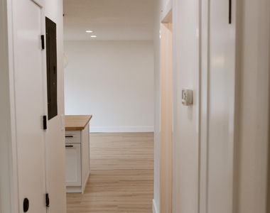 219 N Brevard Avenue - Photo Thumbnail 8
