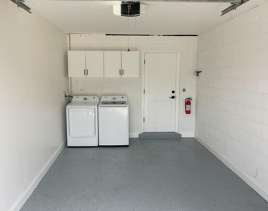 219 N Brevard Avenue - Photo Thumbnail 9