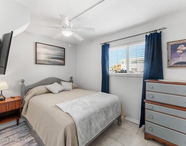 211 Circle Drive - Photo Thumbnail 12