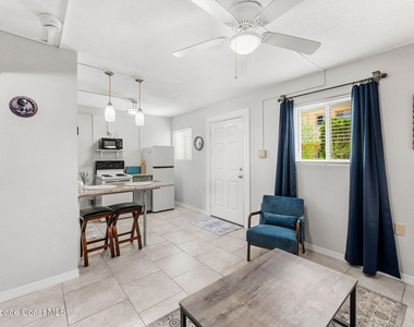 211 Circle Drive - Photo Thumbnail 4
