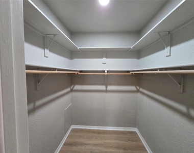 1818 Augusta Drive - Photo Thumbnail 26