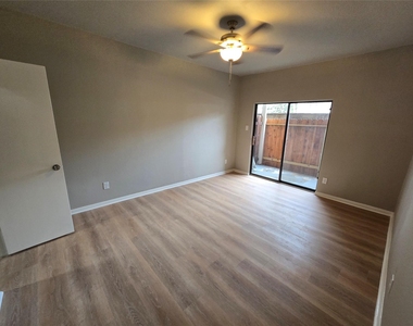 1818 Augusta Drive - Photo Thumbnail 23
