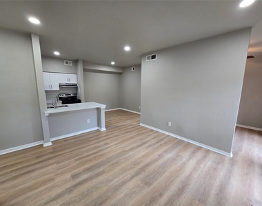 1818 Augusta Drive - Photo Thumbnail 10