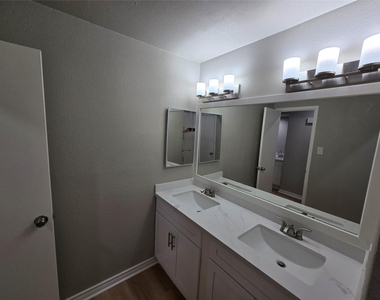 1818 Augusta Drive - Photo Thumbnail 27