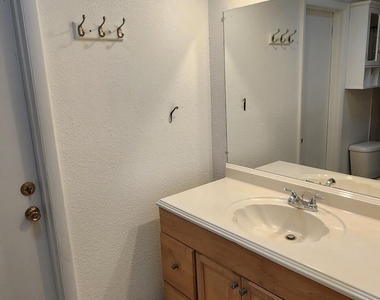 1795 Bayberry Drive - Photo Thumbnail 14