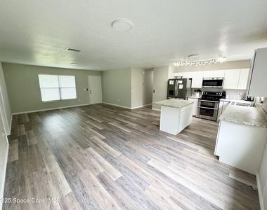 1259 Cambo Court Ne - Photo Thumbnail 3