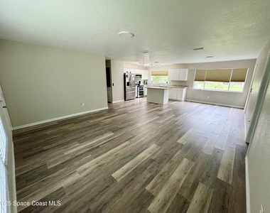 1259 Cambo Court Ne - Photo Thumbnail 2