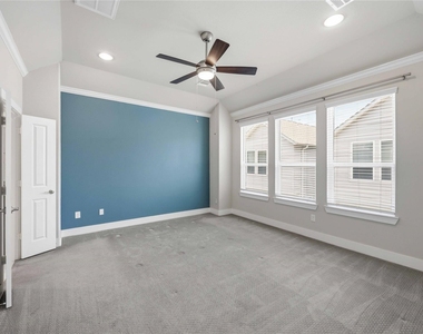 420 W 28th Street - Photo Thumbnail 7