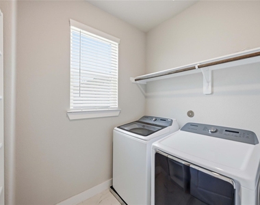 420 W 28th Street - Photo Thumbnail 24