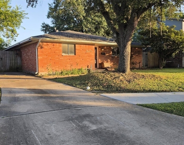 520 Westside Court - Photo Thumbnail 1