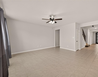 8522 Belfast Manor Ln - Photo Thumbnail 11